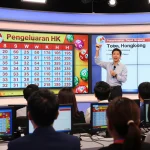 Live présentation of Pengeluaran HK lottery results in an engaging broadcast studio setting.